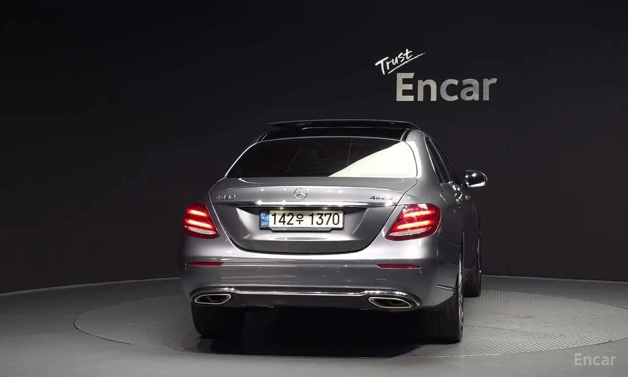 Mercedes-Benz E 450 4MATIC/360/DIS/HUD/BURMESTER/ОБДУХВАНЕ, снимка 4 - Автомобили и джипове - 55786989