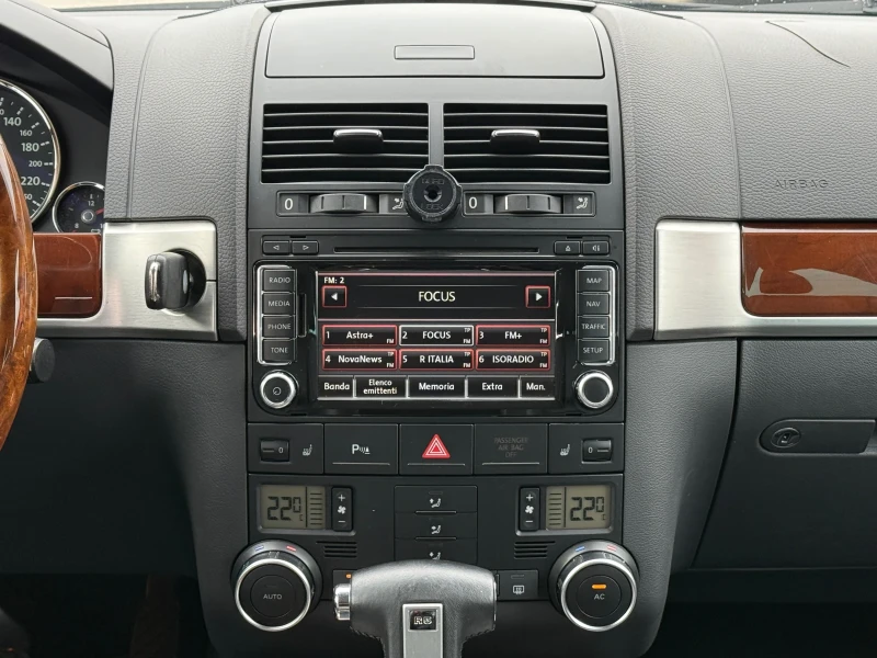 VW Touareg 2.5TDi Facelift, Кожа, Навигация, Ксенон, Уникат!, снимка 10 - Автомобили и джипове - 52654418
