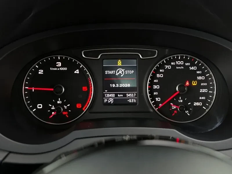 Audi Q3 2.0 TDI Quattro, снимка 8 - Автомобили и джипове - 55128646