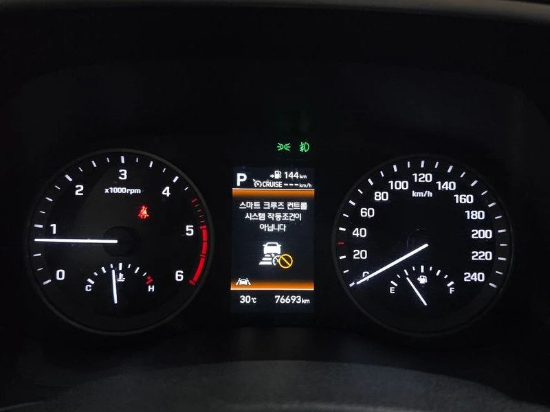 Hyundai Tucson Diesel 2.0 4WD| 184к.с.| ВКЛ.ТЕХНОТЕСТ, снимка 8 - Автомобили и джипове - 55622234