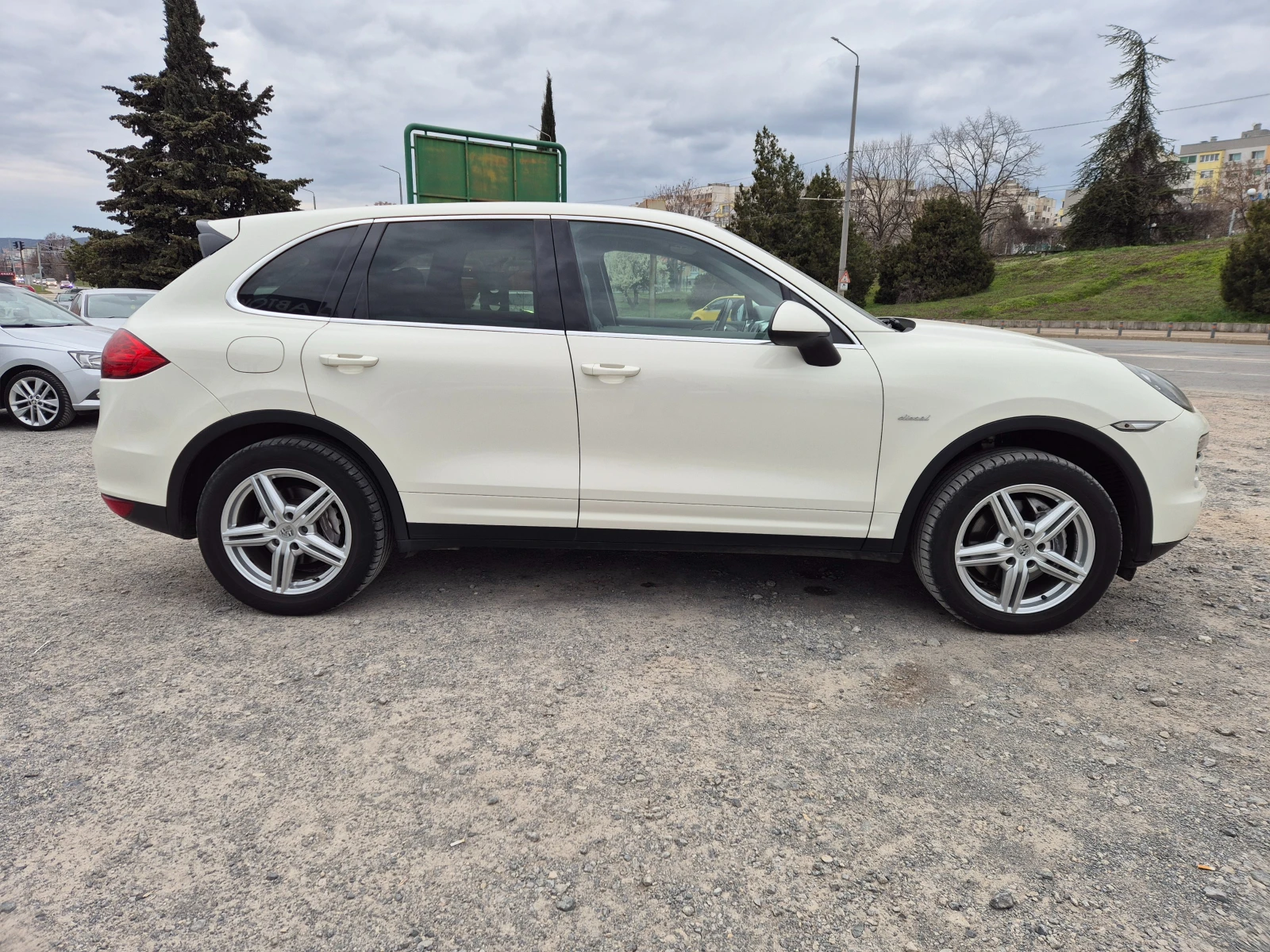 Porsche Cayenne 3.0d 245кс, снимка 6 - Автомобили и джипове - 53905307