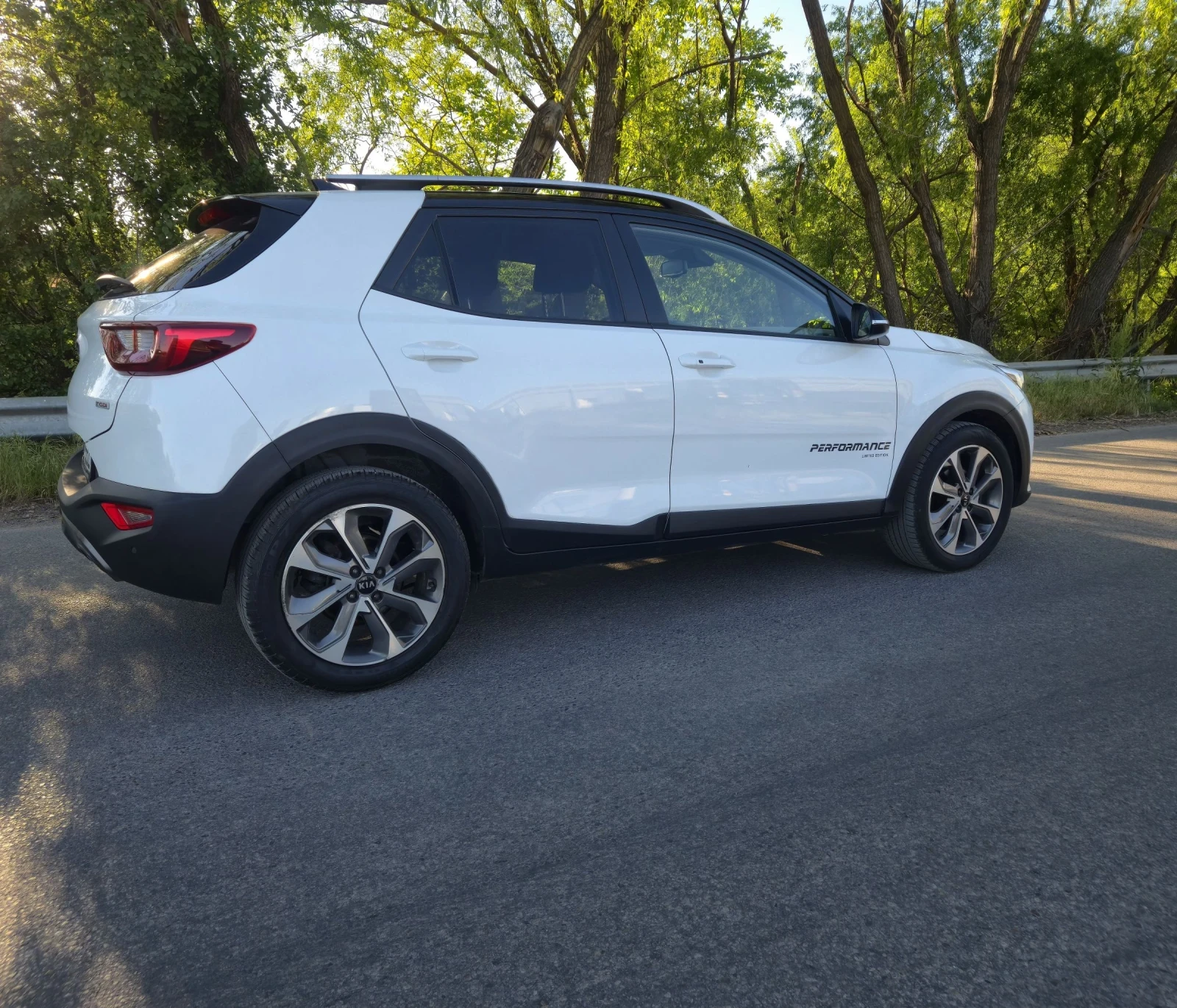 Kia Stonic T- GDI 120кс.- NAVI- CARPLAY- WAZE, снимка 3 - Автомобили и джипове - 54556830