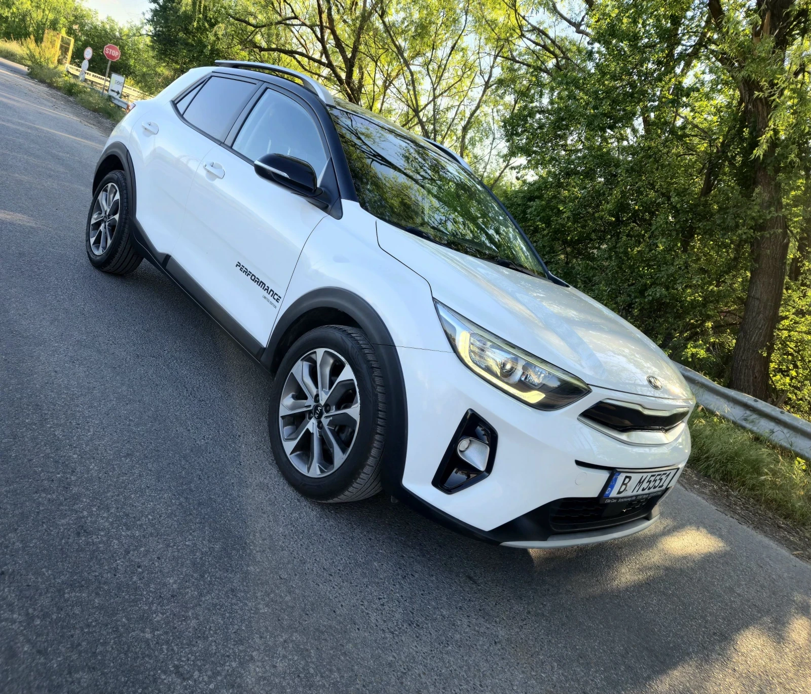 Kia Stonic T- GDI 120кс.- NAVI- CARPLAY- WAZE, снимка 2 - Автомобили и джипове - 54556830