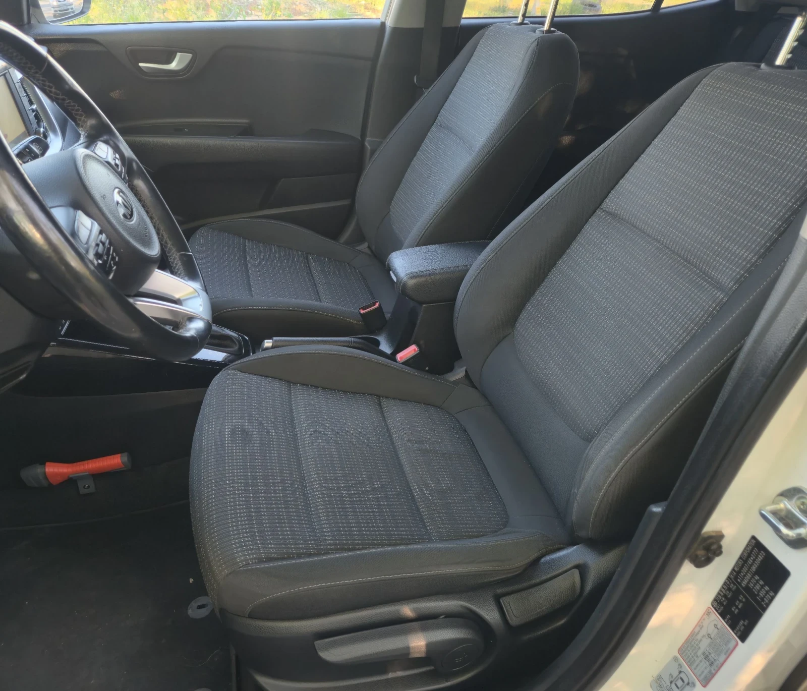 Kia Stonic T- GDI 120кс.- NAVI- CARPLAY- WAZE, снимка 11 - Автомобили и джипове - 54556830