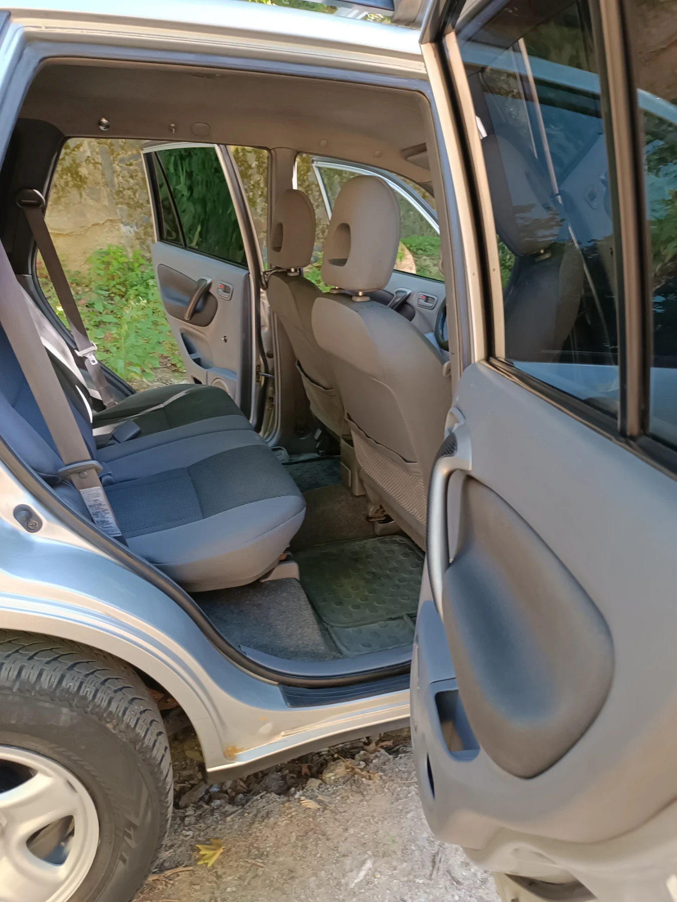 Toyota Rav4 2.0 D4D, снимка 9 - Автомобили и джипове - 54714832