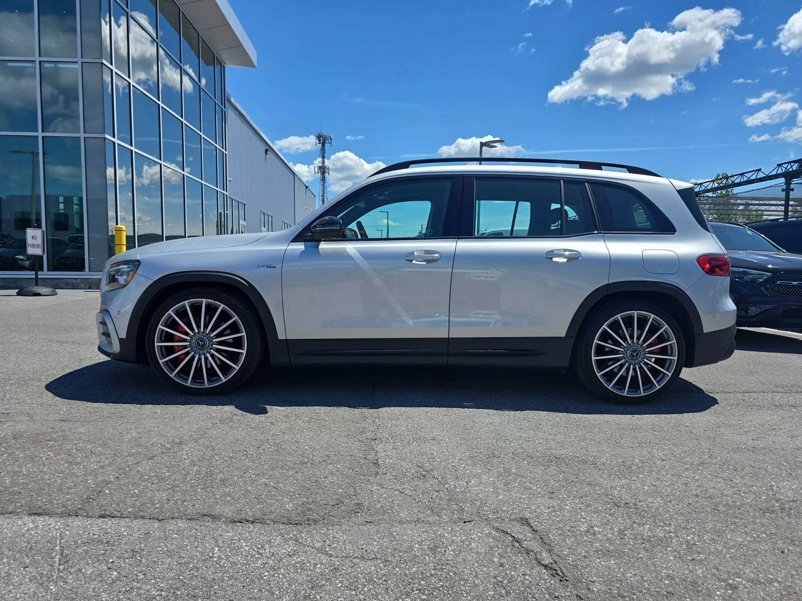 Mercedes-Benz GLB35AMG * CARFAX * АВТО КРЕДИТ * , снимка 3 - Автомобили и джипове - 55053937