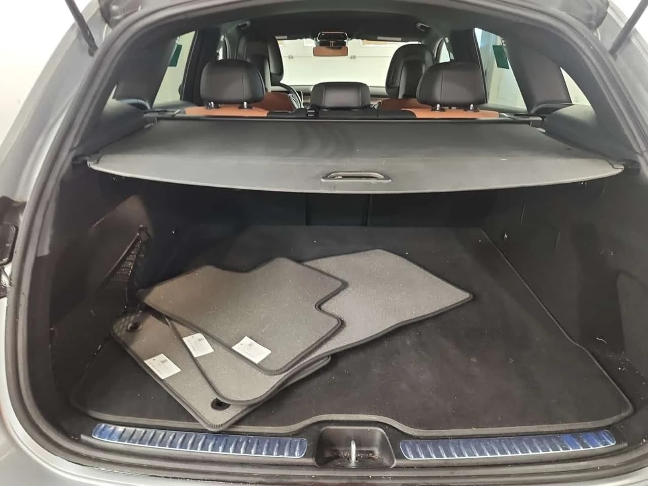 Mercedes-Benz GLE 300 AMG Line * CARFAX * Без инциденти * , снимка 13 - Автомобили и джипове - 55230428