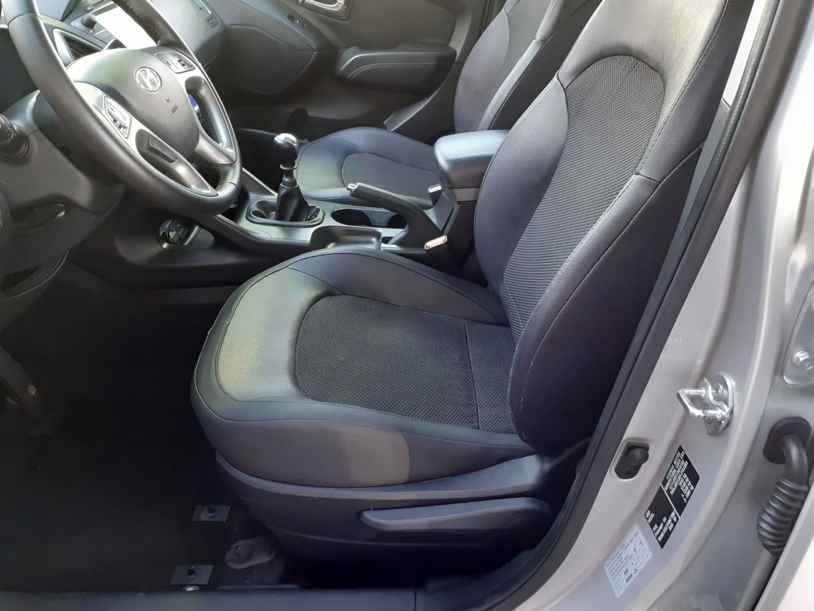 Hyundai IX35 1, 7 CRDI PREMIUM-NAVI-CAMERA.FACELIF  6KC. , снимка 7 - Автомобили и джипове - 55234150