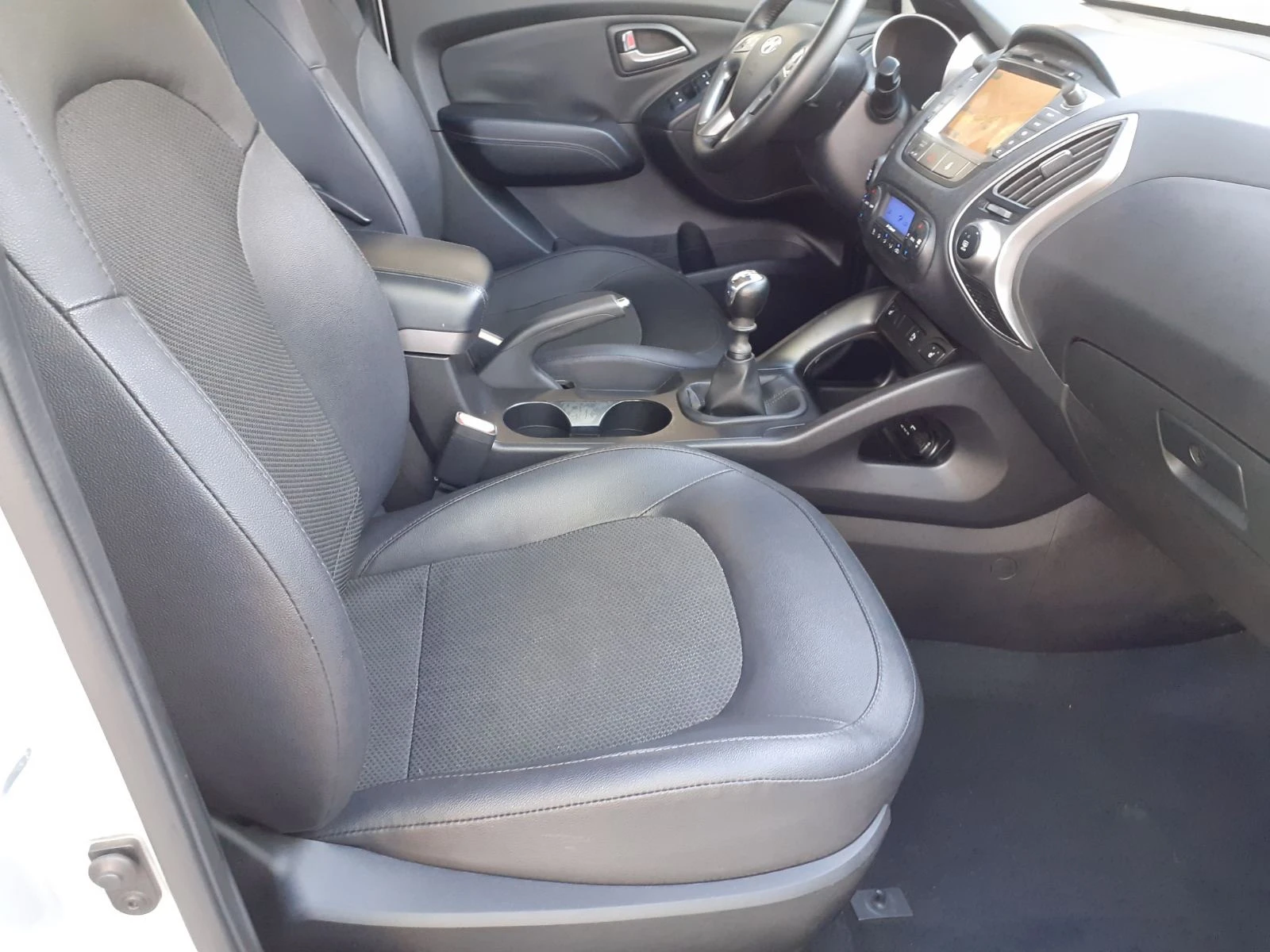 Hyundai IX35 1, 7 CRDI PREMIUM-NAVI-CAMERA.FACELIF  6KC. , снимка 9 - Автомобили и джипове - 55234150