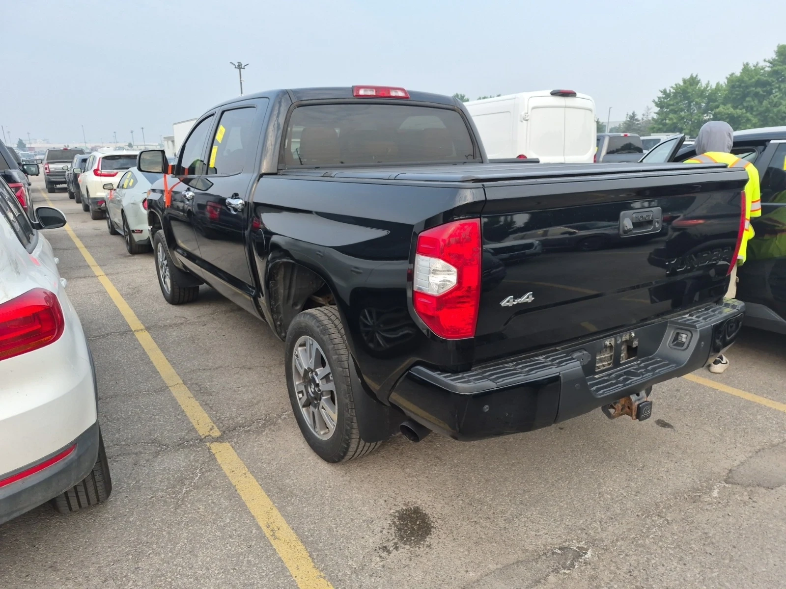 Toyota Tundra PLATINUM 5.7 * SHORT BED * ОРАНЖЕВ САЛОН * , снимка 4 - Автомобили и джипове - 55328563