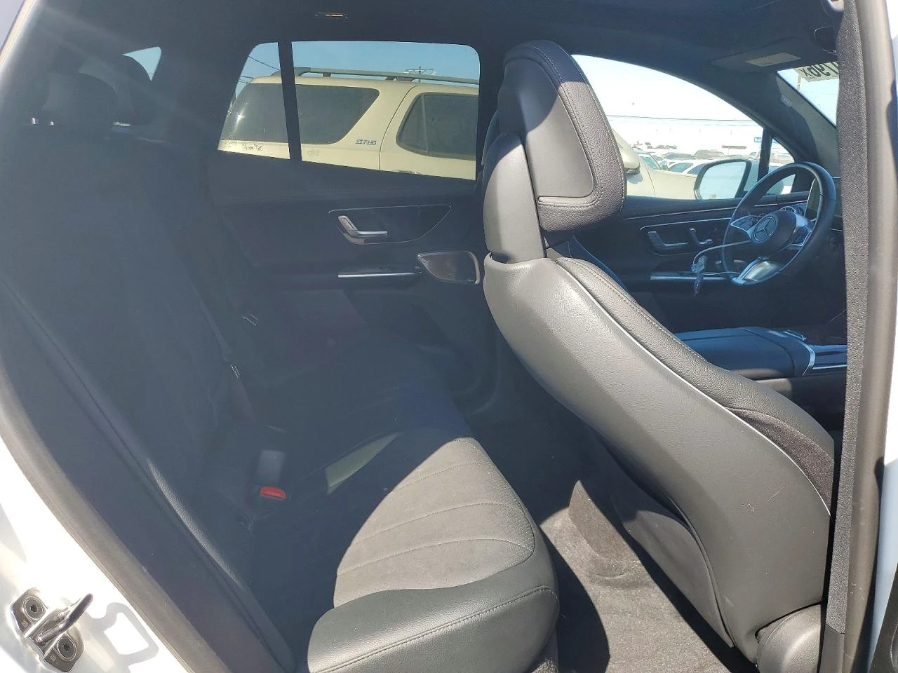 Mercedes-Benz EQE 350* 4MATIC* ПОДГРЕВ* ОБДУХВАНЕ* 360* BURMESTER* , снимка 11 - Автомобили и джипове - 55584249