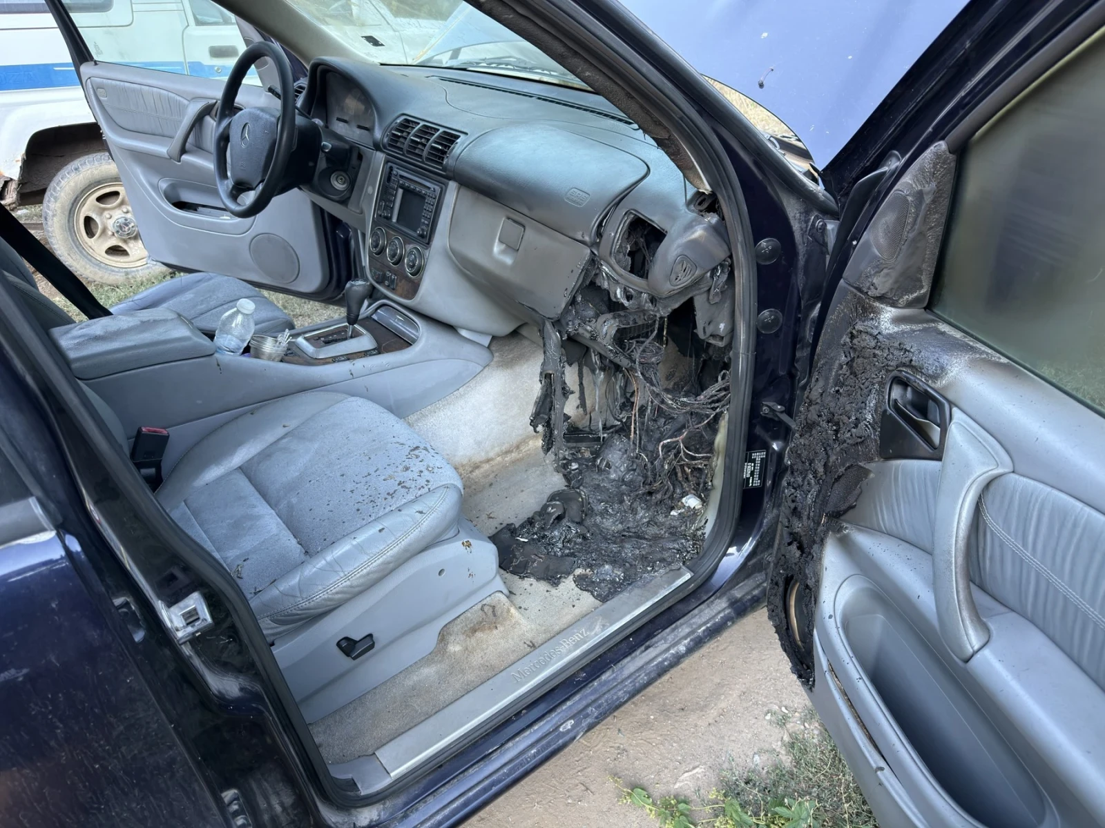 Mercedes-Benz ML 270 2.7 CDI, снимка 11 - Автомобили и джипове - 55705413