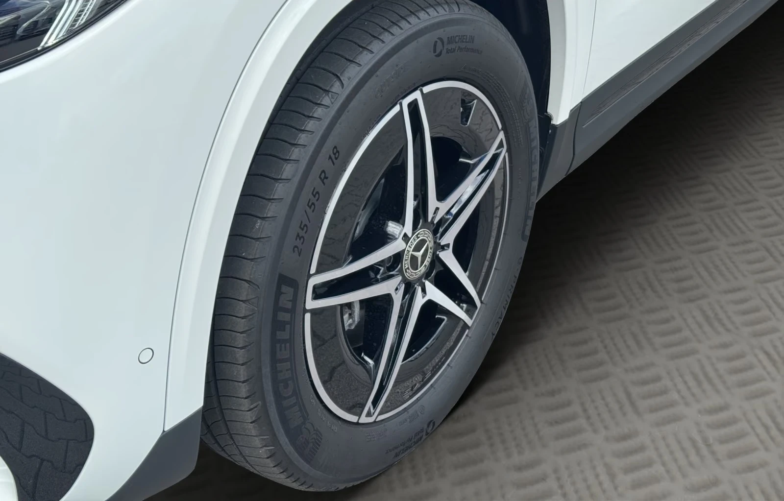 Mercedes-Benz EQA 350 / FACELIFT / AMG / NIGHT / 4-MATIC / CAMERA /, снимка 6 - Автомобили и джипове - 55707458