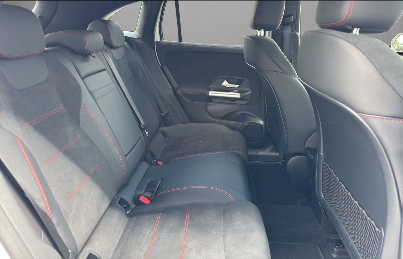 Mercedes-Benz EQA 350 / FACELIFT / AMG / NIGHT / 4-MATIC / CAMERA /, снимка 16 - Автомобили и джипове - 55707458