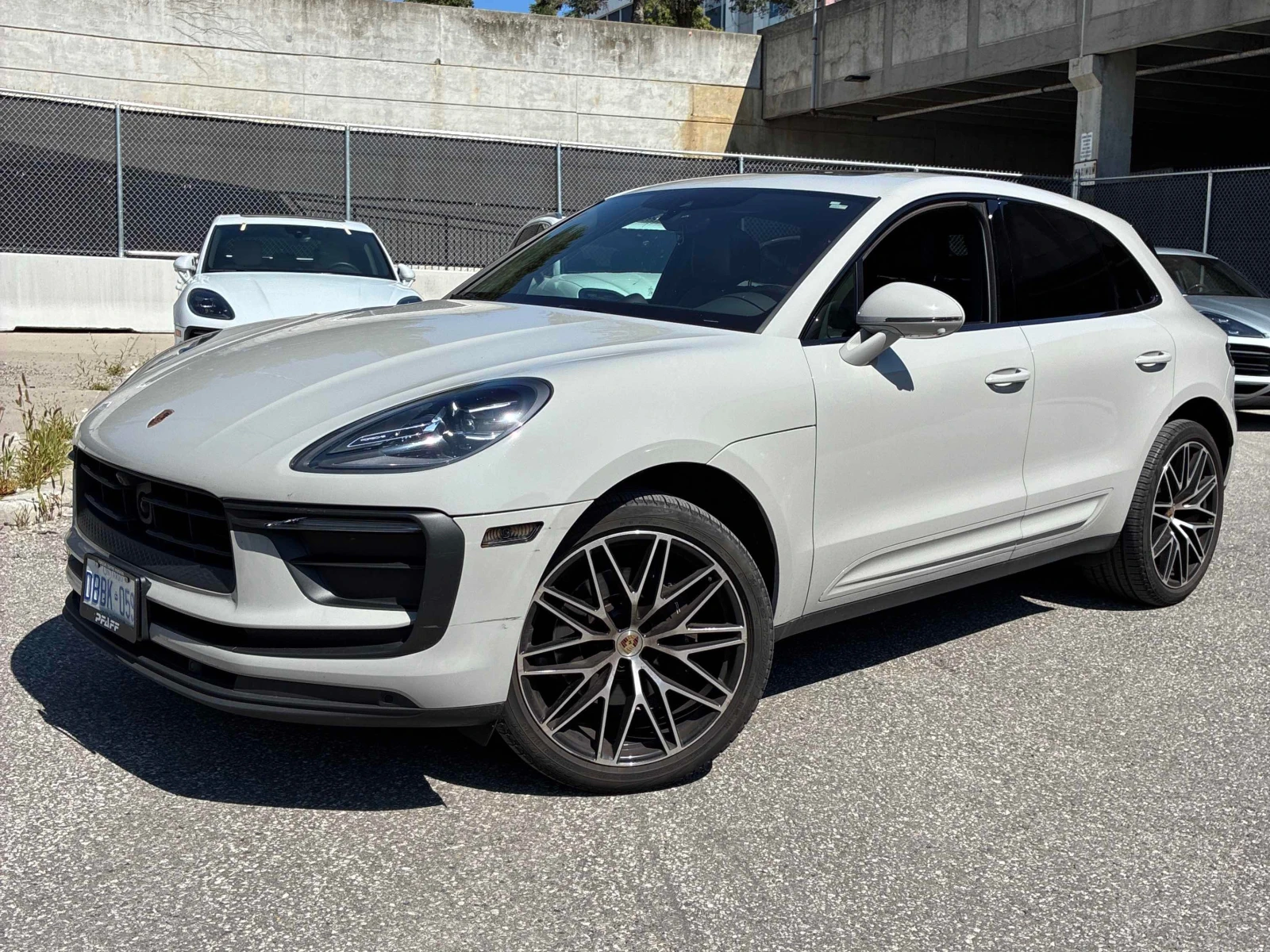 Porsche Macan * AWD * ГЛАВНО ПРЕДСТАВИТЕЛСТВО НА PORSCHE* , снимка 3 - Автомобили и джипове - 55979532