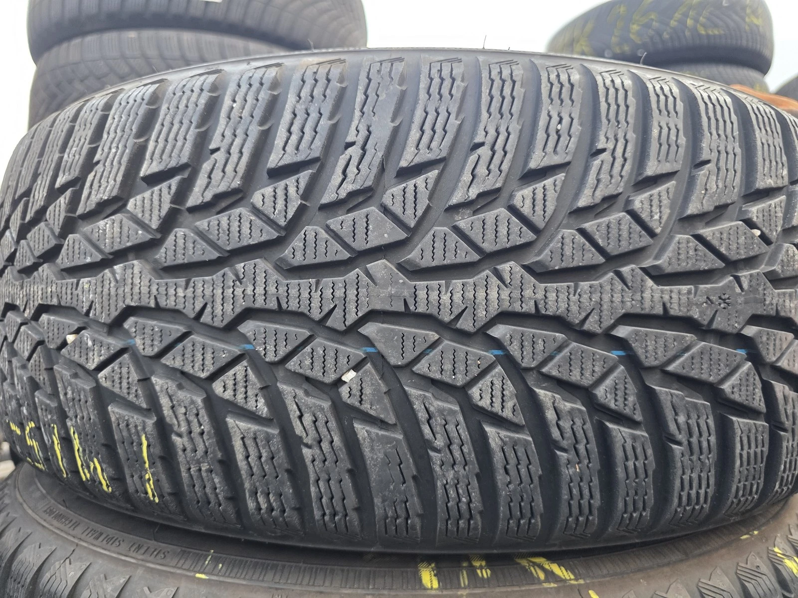 Гуми Зимни 205/65R16