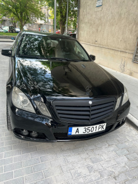 Mercedes-Benz E 220, снимка 1 - Автомобили и джипове - 44791430