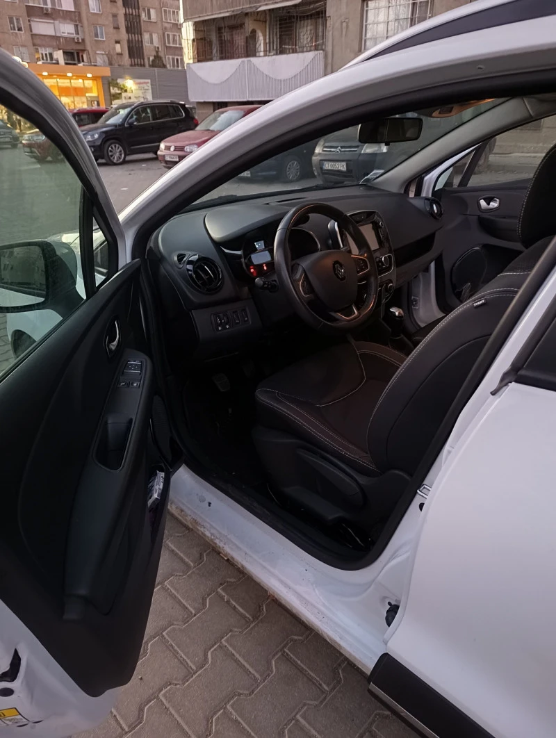 Renault Clio 1.5, снимка 6 - Автомобили и джипове - 47381155