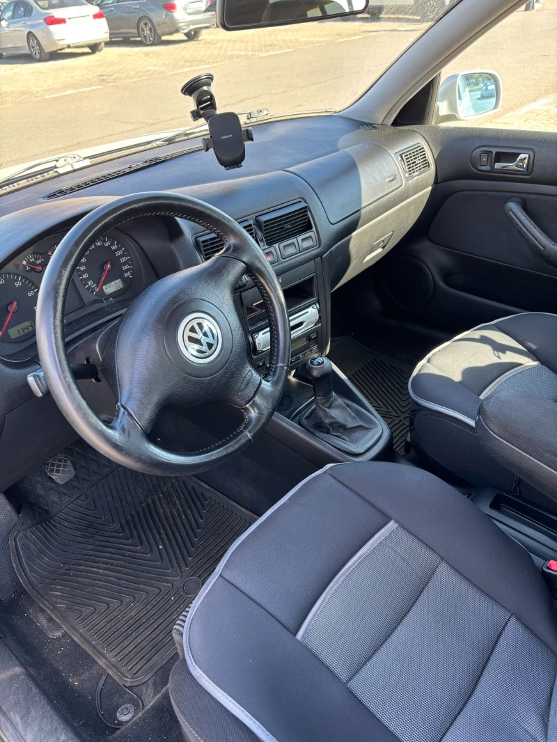 VW Golf 1.6, снимка 6 - Автомобили и джипове - 47734948