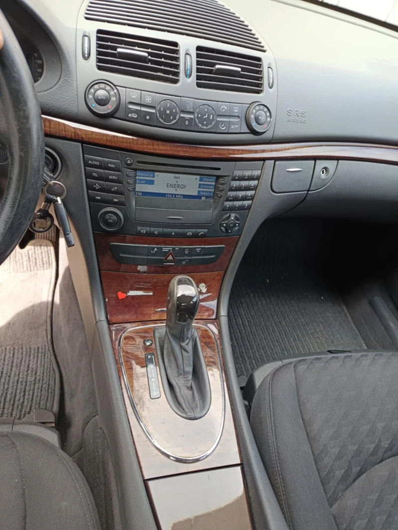 Mercedes-Benz E 320 3.2 CDI, снимка 8 - Автомобили и джипове - 49454032