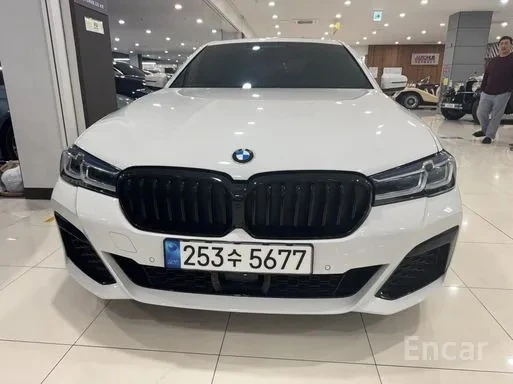 BMW 530 * ПАКЕТ * ДИСТРОНИК * HUD * ЛАЗЕРИ* 360* ОБДУХВАНЕ, снимка 3 - Автомобили и джипове - 54576210
