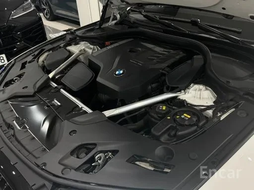 BMW 530 * ПАКЕТ * ДИСТРОНИК * HUD * ЛАЗЕРИ* 360* ОБДУХВАНЕ, снимка 14 - Автомобили и джипове - 54576210