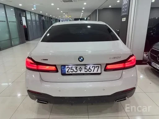 BMW 530 * ПАКЕТ * ДИСТРОНИК * HUD * ЛАЗЕРИ* 360* ОБДУХВАНЕ, снимка 4 - Автомобили и джипове - 54576210