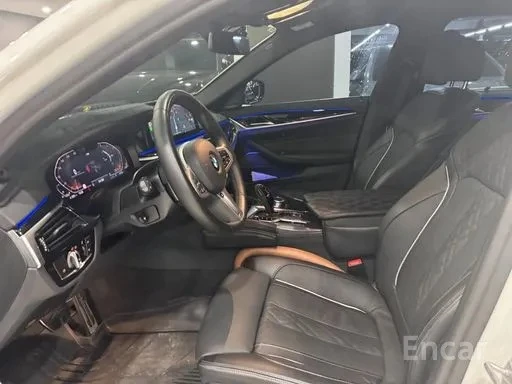 BMW 530 * ПАКЕТ * ДИСТРОНИК * HUD * ЛАЗЕРИ* 360* ОБДУХВАНЕ, снимка 5 - Автомобили и джипове - 54576210