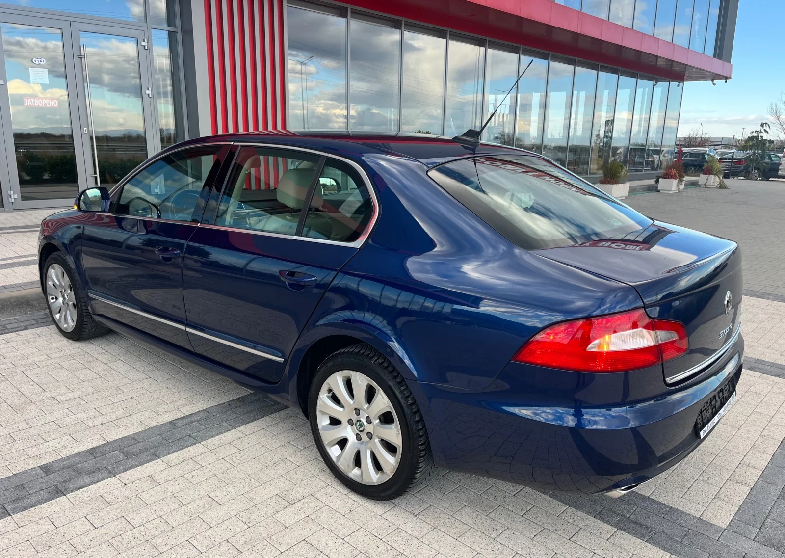 Skoda Superb 2.0TDI/КОЖА/ПОДГРЕВ/МЕМОРИ - изображение 6