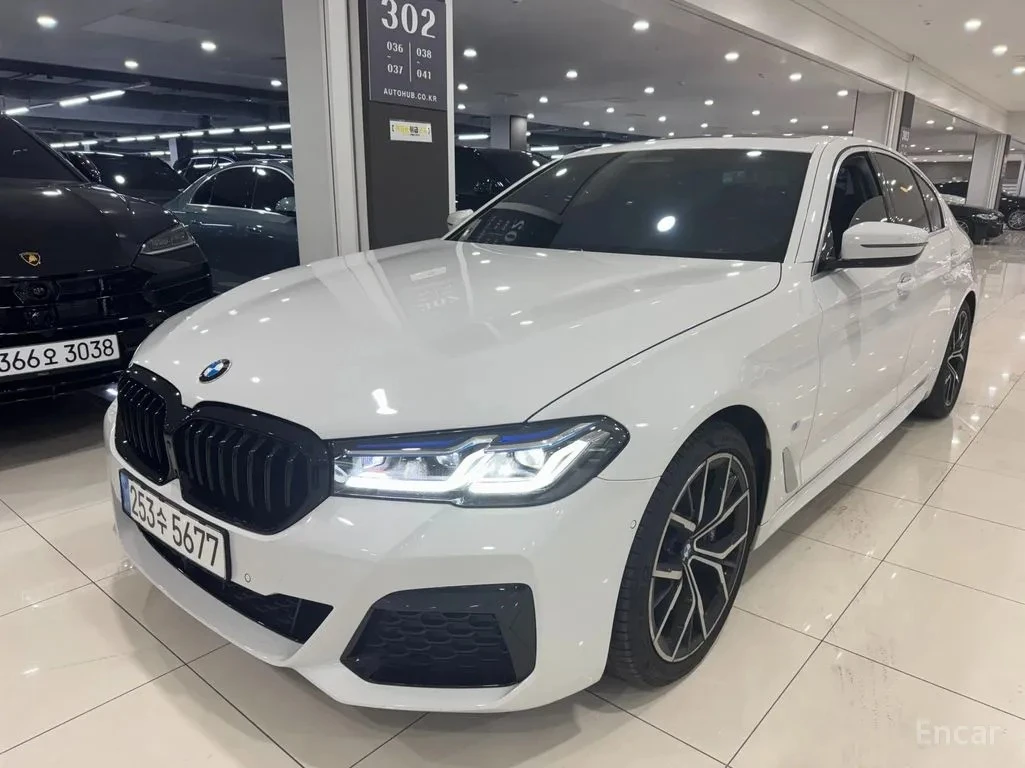 BMW 530 * ПАКЕТ * ДИСТРОНИК * HUD * ЛАЗЕРИ* 360* ОБДУХВАНЕ