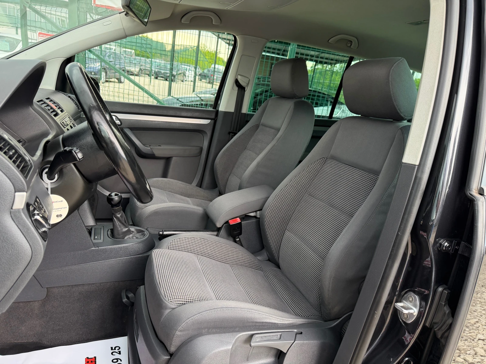 VW Touran 1.9TDI/105p.s-HighLine-6 speed, снимка 10 - Автомобили и джипове - 54584196