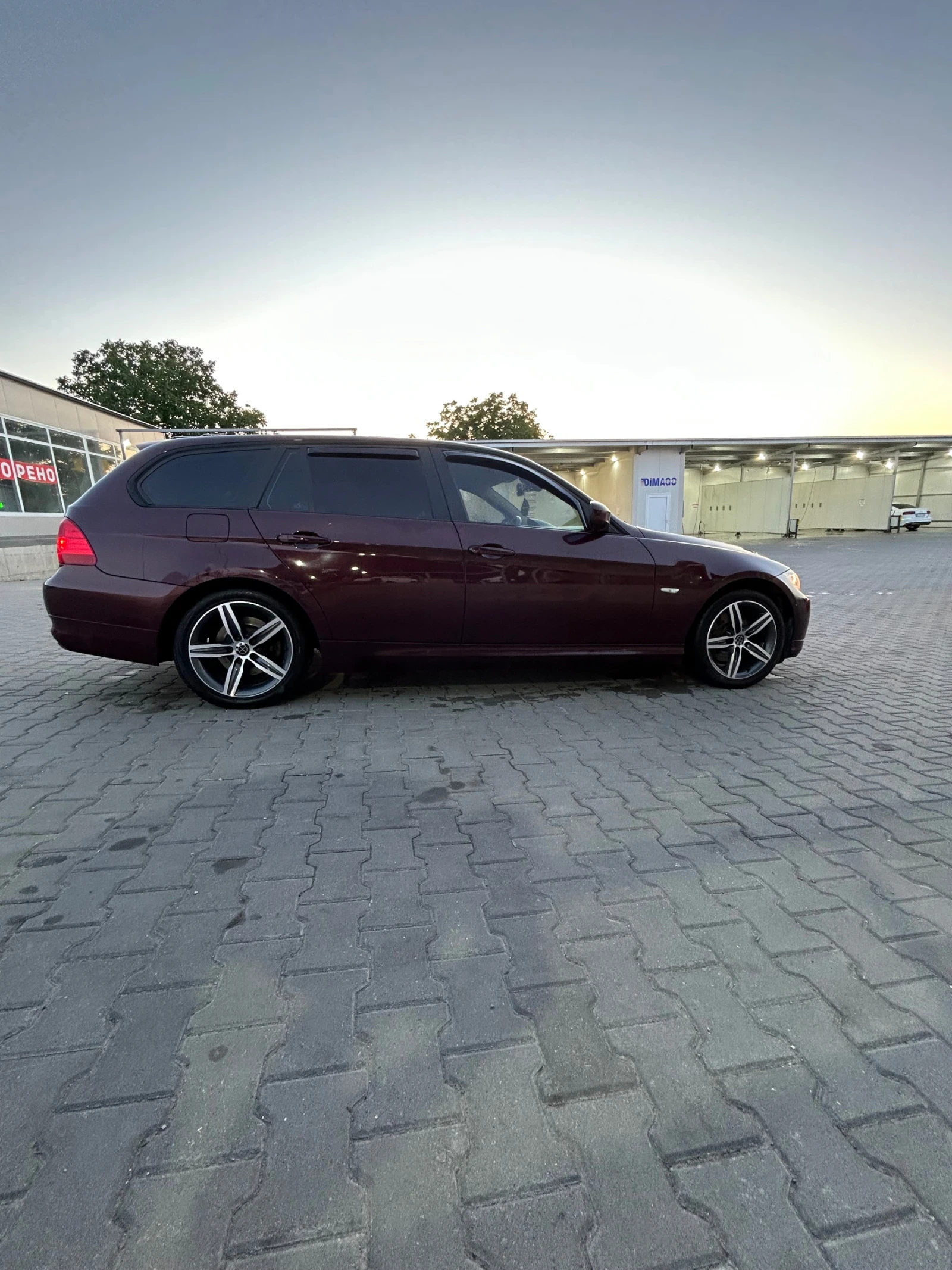 BMW 320 BMW 320/xDrive, снимка 10 - Автомобили и джипове - 54726956