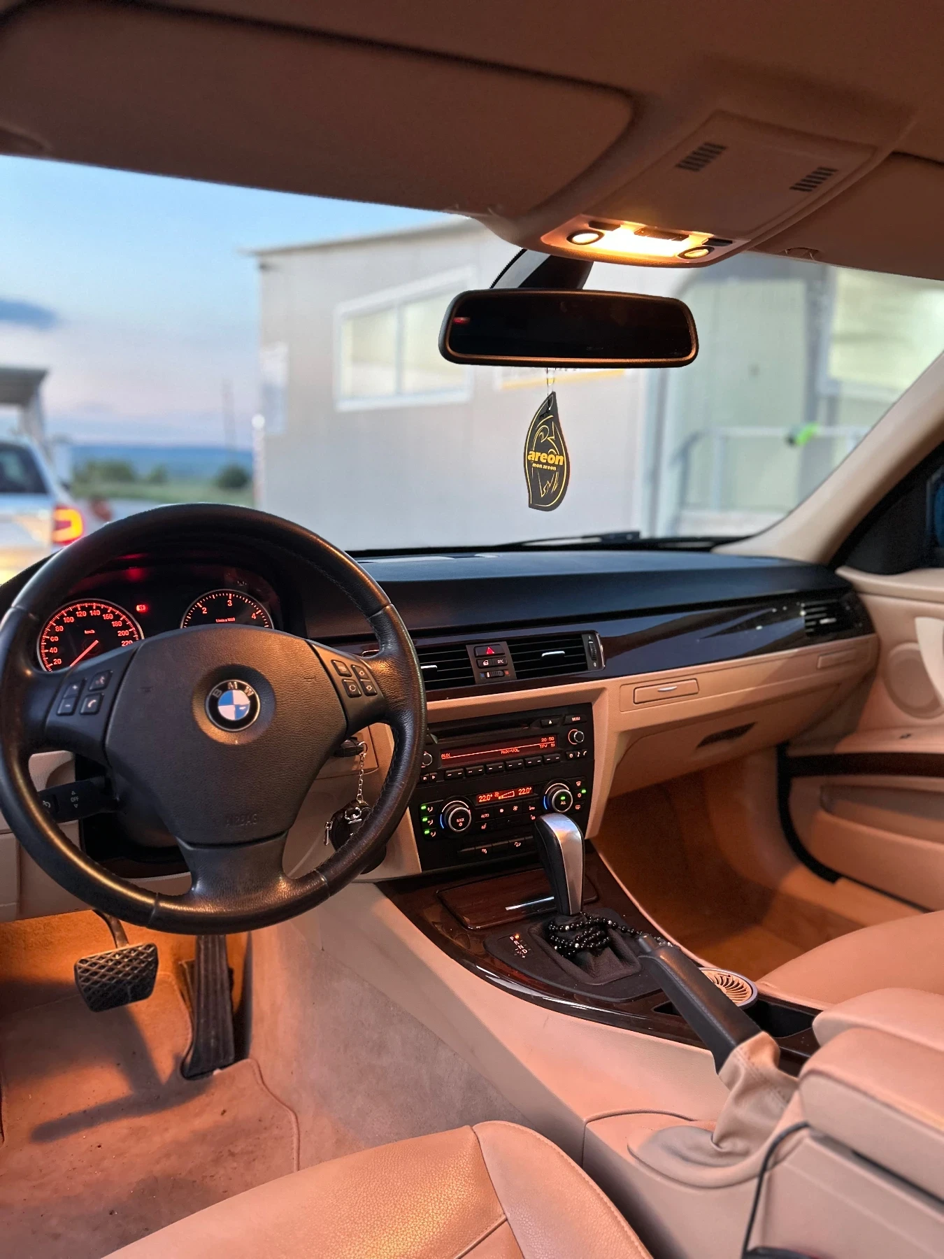 BMW 320 BMW 320/xDrive, снимка 9 - Автомобили и джипове - 54726956
