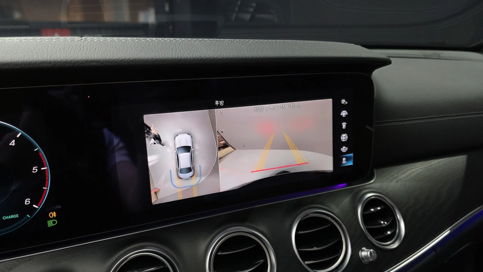 Mercedes-Benz E 220 AMG* DIESEL* AWD* КОЖА* ПОДГР* ОБДУХ* 360* HUD* LI, снимка 14 - Автомобили и джипове - 54782007