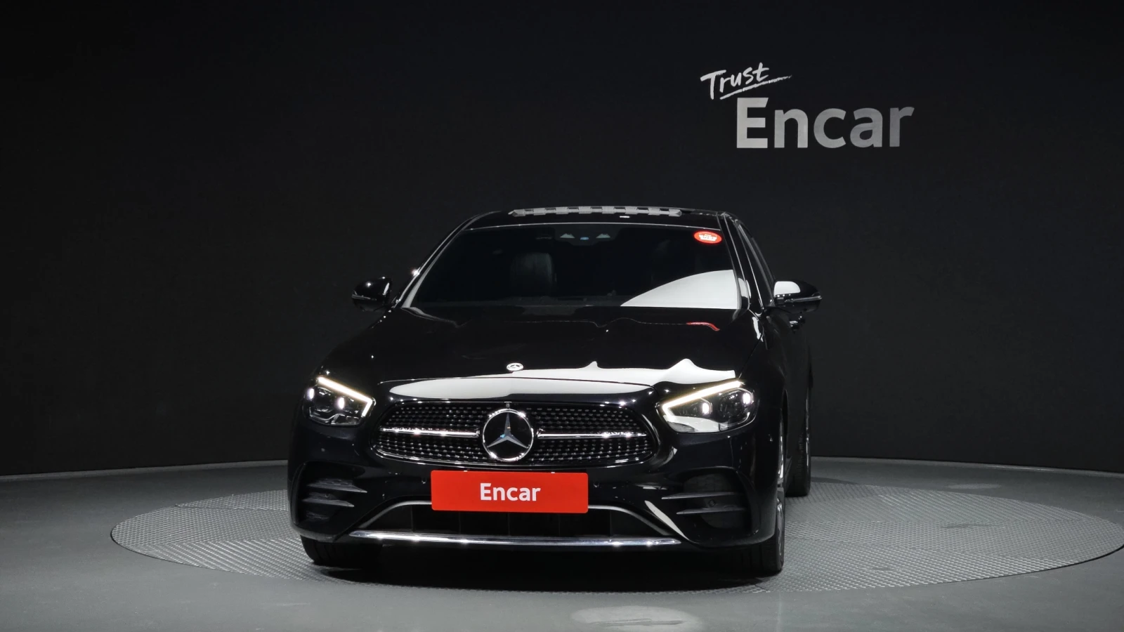 Mercedes-Benz E 220 AMG* DIESEL* AWD* КОЖА* ПОДГР* ОБДУХ* 360* HUD* LI, снимка 3 - Автомобили и джипове - 54782007