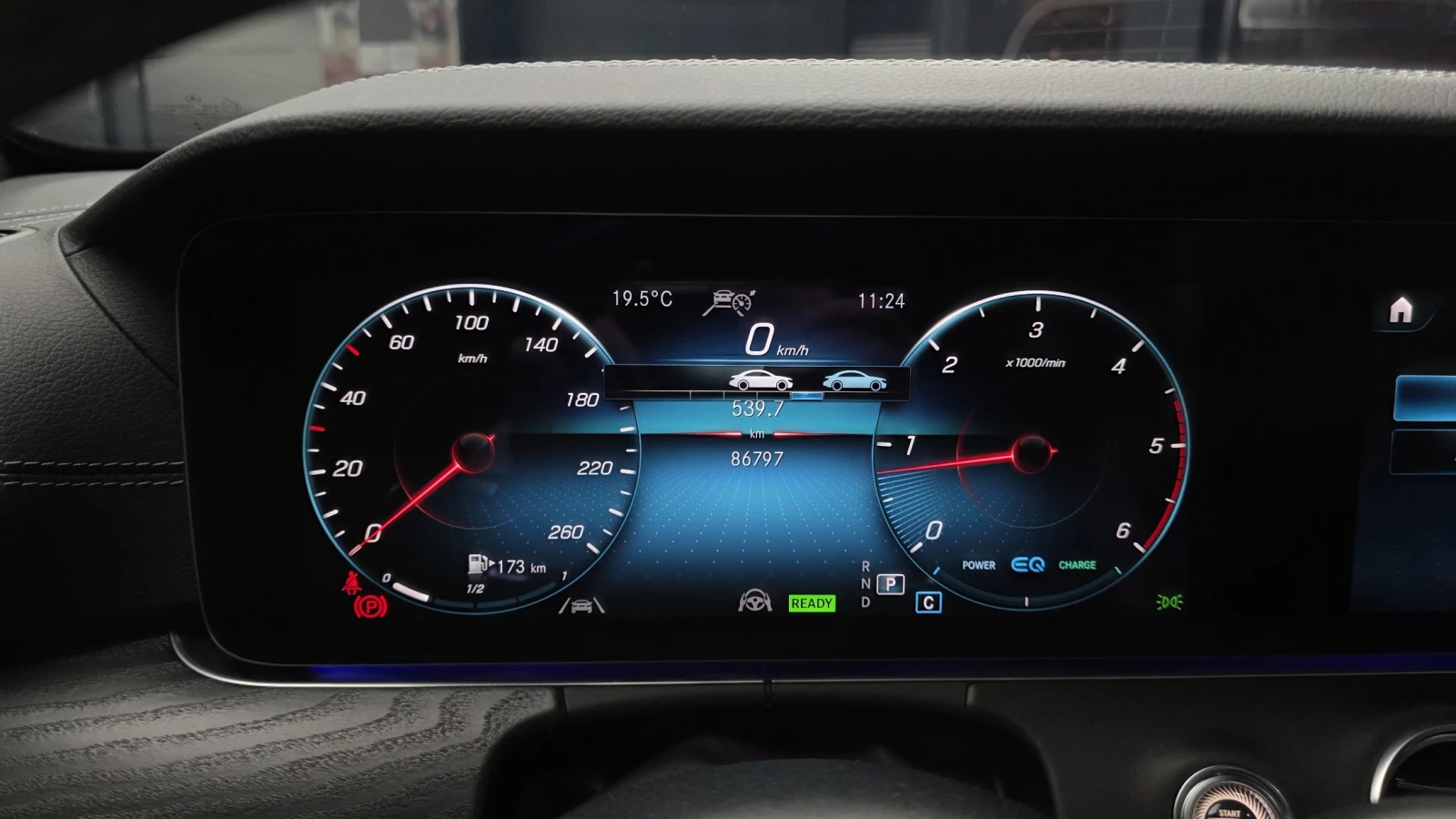 Mercedes-Benz E 220 AMG* DIESEL* AWD* КОЖА* ПОДГР* ОБДУХ* 360* HUD* LI, снимка 8 - Автомобили и джипове - 54782007
