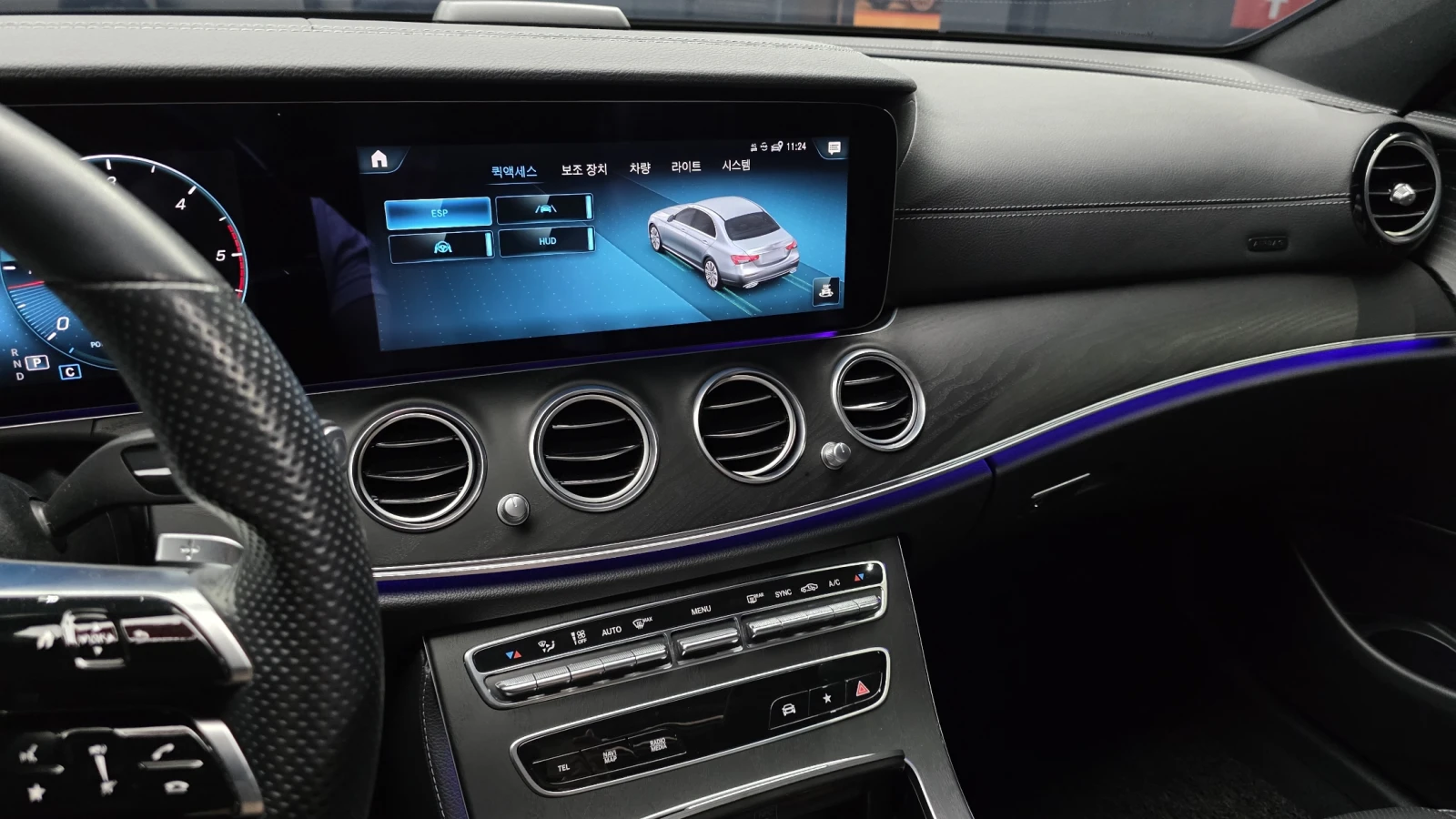 Mercedes-Benz E 220 AMG* DIESEL* AWD* КОЖА* ПОДГР* ОБДУХ* 360* HUD* LI, снимка 13 - Автомобили и джипове - 54782007