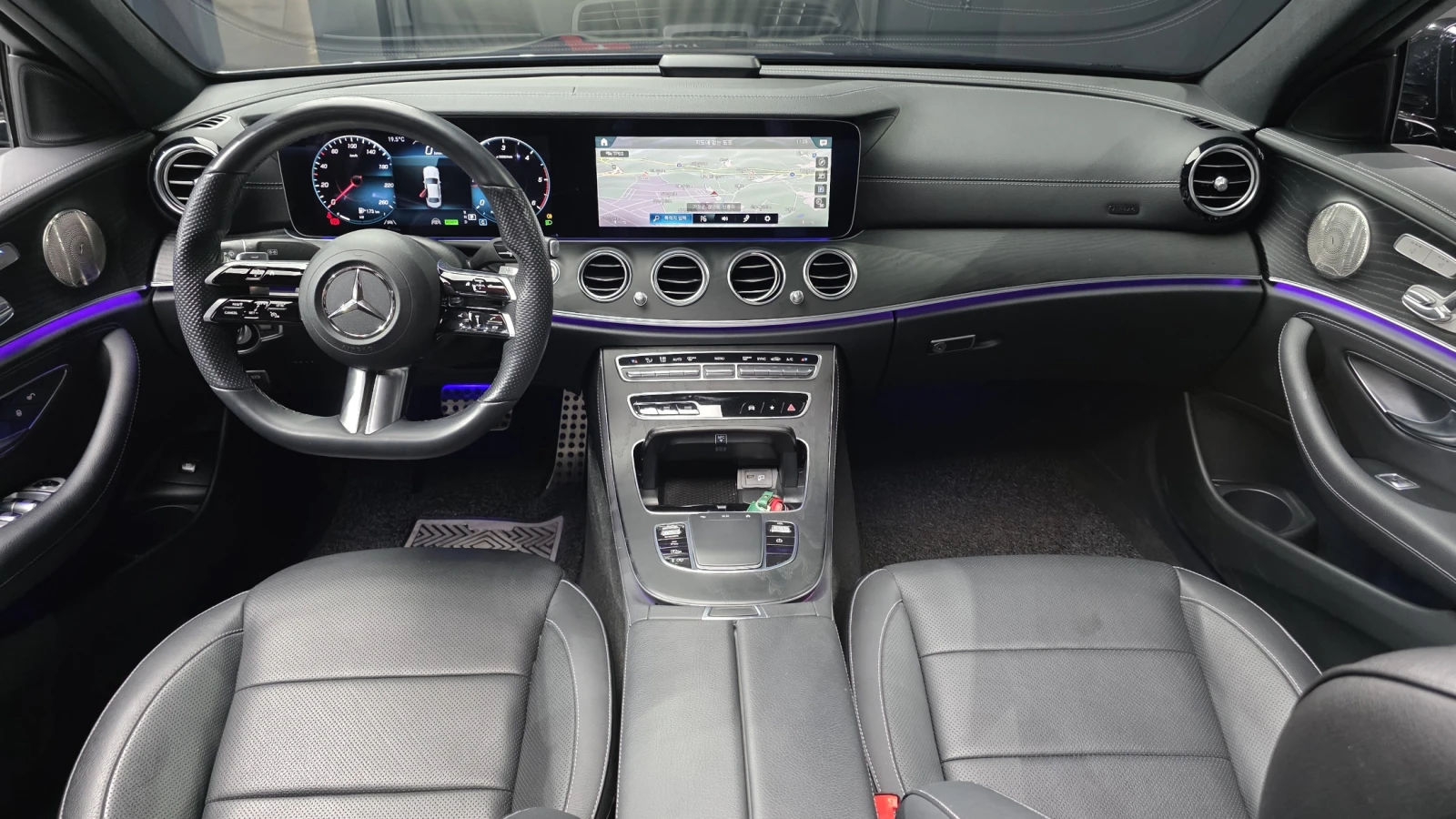 Mercedes-Benz E 220 AMG* DIESEL* AWD* КОЖА* ПОДГР* ОБДУХ* 360* HUD* LI, снимка 7 - Автомобили и джипове - 54782007
