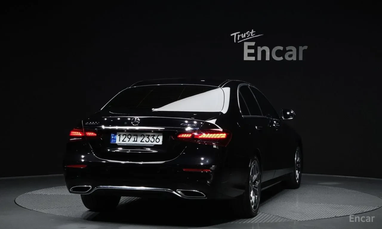 Mercedes-Benz E 220 AMG* DIESEL* AWD* КОЖА* ПОДГР* ОБДУХ* 360* HUD* LI, снимка 2 - Автомобили и джипове - 54782007