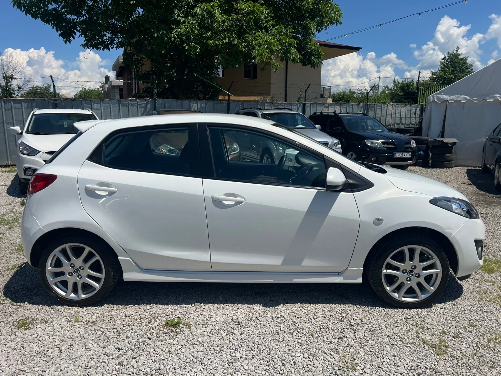 Mazda 2 1.5* ШВЕЙЦАРИЯ* Facelift* , снимка 4 - Автомобили и джипове - 54837631
