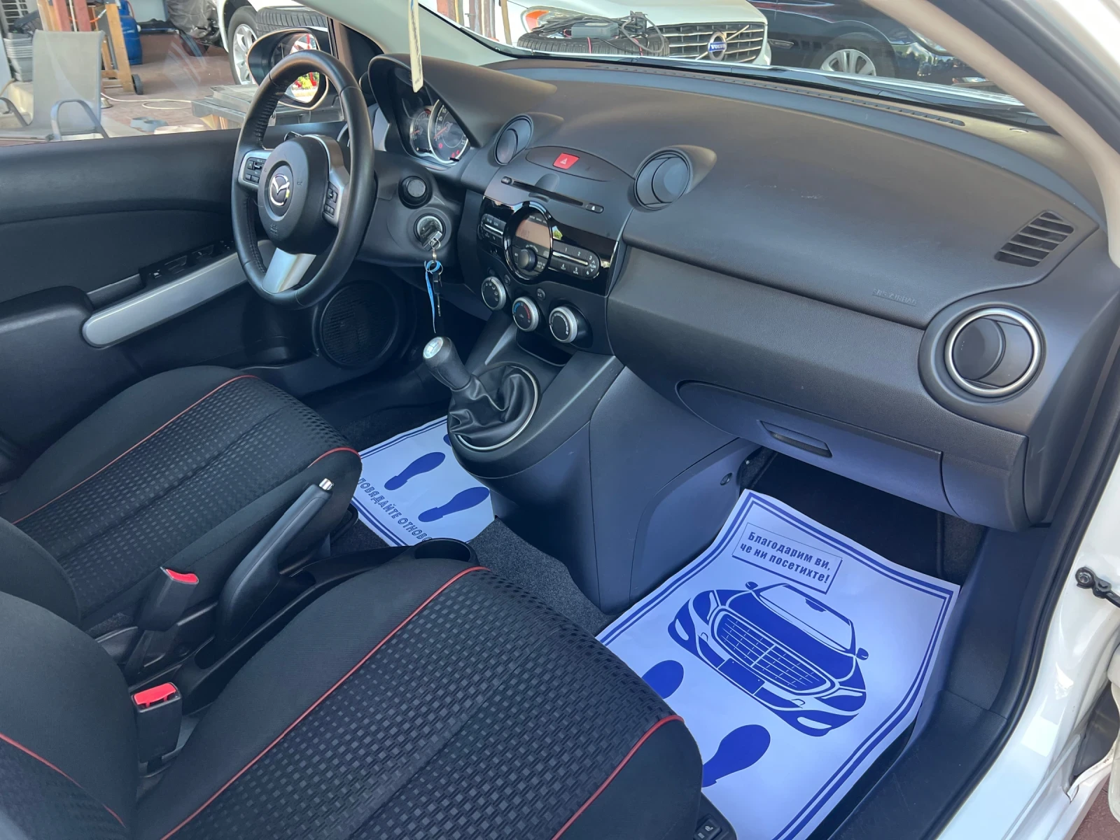 Mazda 2 1.5* ШВЕЙЦАРИЯ* Facelift* , снимка 15 - Автомобили и джипове - 54837631