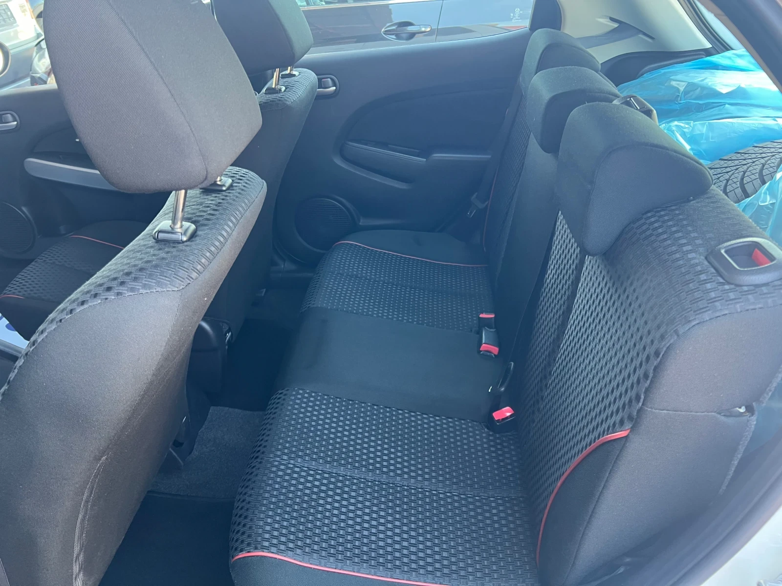 Mazda 2 1.5* ШВЕЙЦАРИЯ* Facelift* , снимка 10 - Автомобили и джипове - 54837631