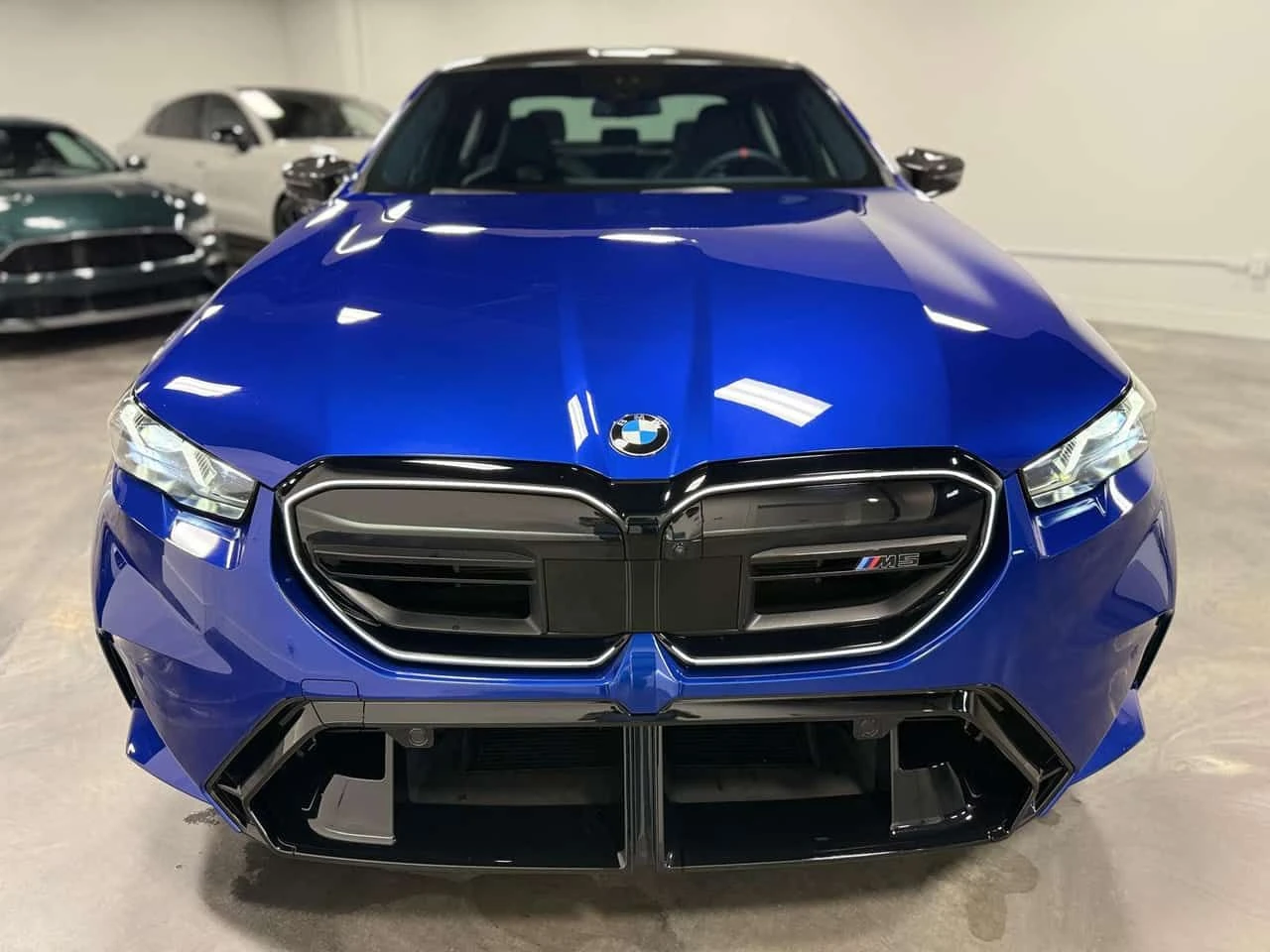 BMW M5 | CARFAX | БЕЗ ПЪРВОНАЧАЛНА ВНОСКА, снимка 3 - Автомобили и джипове - 55187047