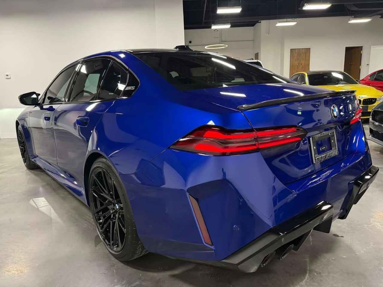 BMW M5 | CARFAX | БЕЗ ПЪРВОНАЧАЛНА ВНОСКА, снимка 4 - Автомобили и джипове - 55187047