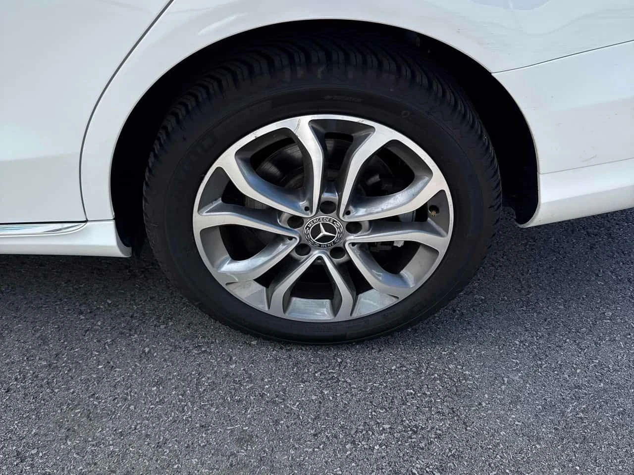 Mercedes-Benz C 300 * CARFAX * АВТОКРЕДИТ БЕЗ ПЪРВОНАЧАЛНА ВНОСКА, снимка 16 - Автомобили и джипове - 55335309