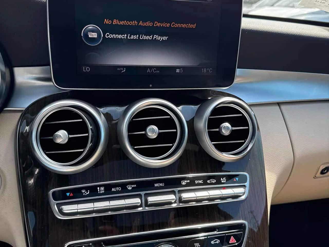 Mercedes-Benz C 300 * CARFAX * АВТОКРЕДИТ БЕЗ ПЪРВОНАЧАЛНА ВНОСКА, снимка 9 - Автомобили и джипове - 55335309