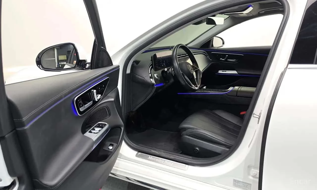 Mercedes-Benz E 220 d 4MATIC Exclusive , снимка 10 - Автомобили и джипове - 56649327