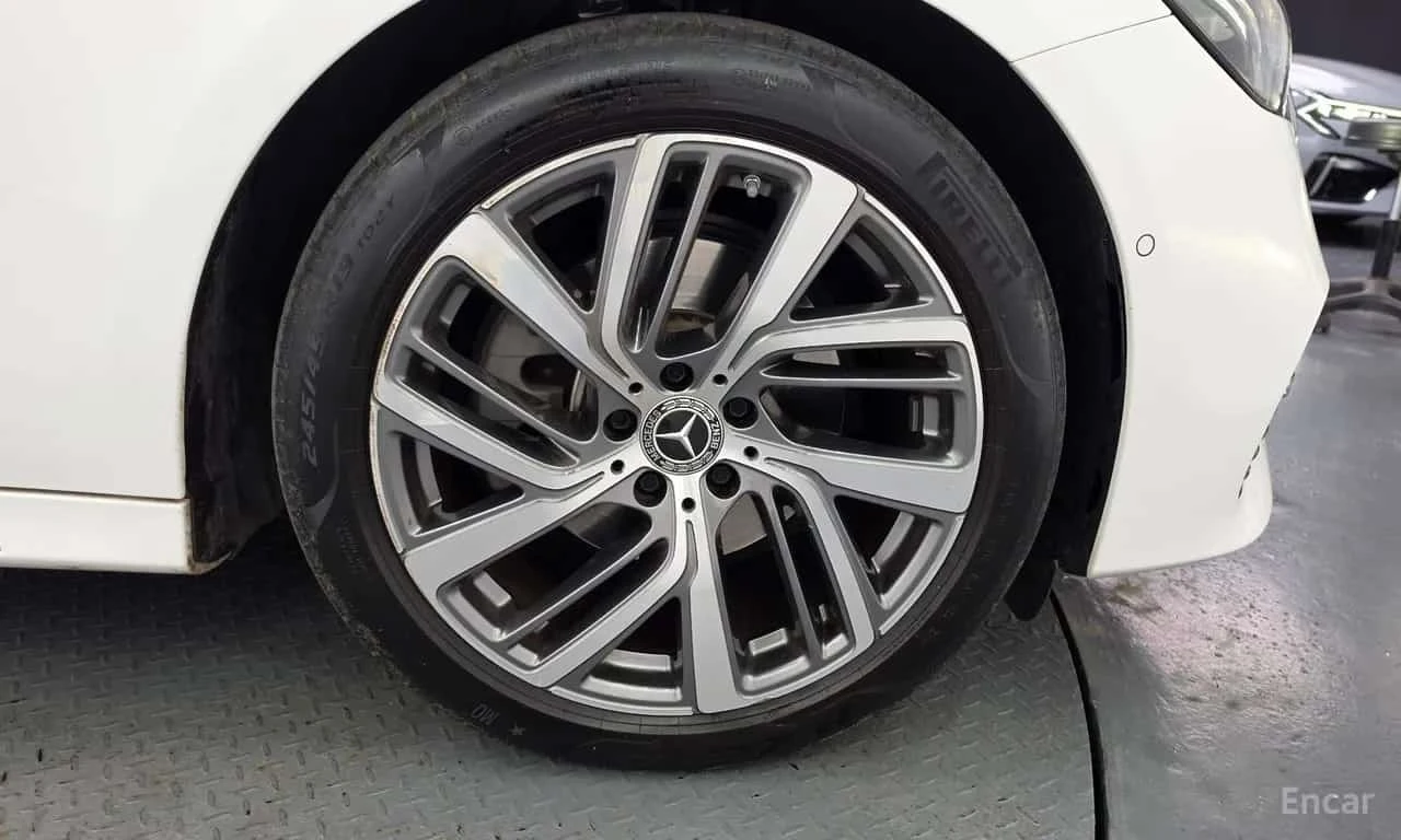 Mercedes-Benz E 220 d 4MATIC Exclusive , снимка 5 - Автомобили и джипове - 56649327