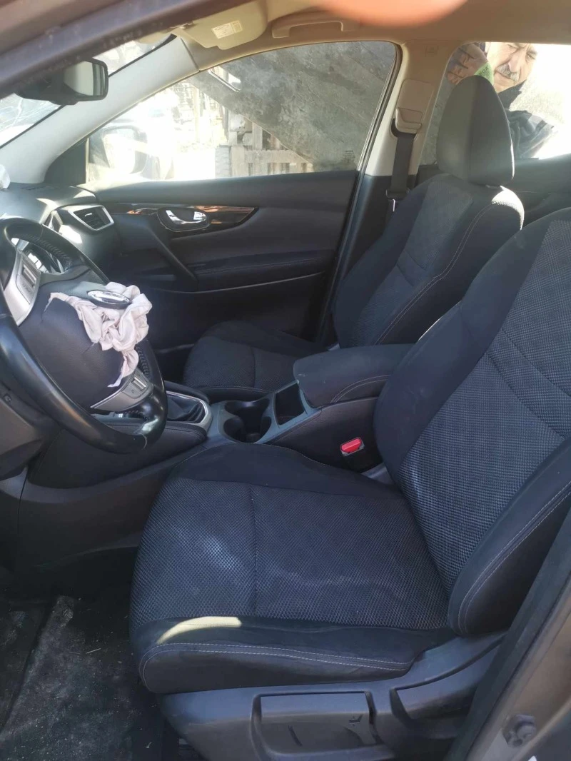 Nissan Qashqai 1.6dci, снимка 9 - Автомобили и джипове - 44304226