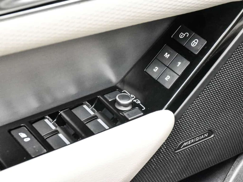 Land Rover Range Rover Velar * P340 R Dynamic S * CARFAX * ЦЕНА ДО БГ, снимка 15 - Автомобили и джипове - 53526705